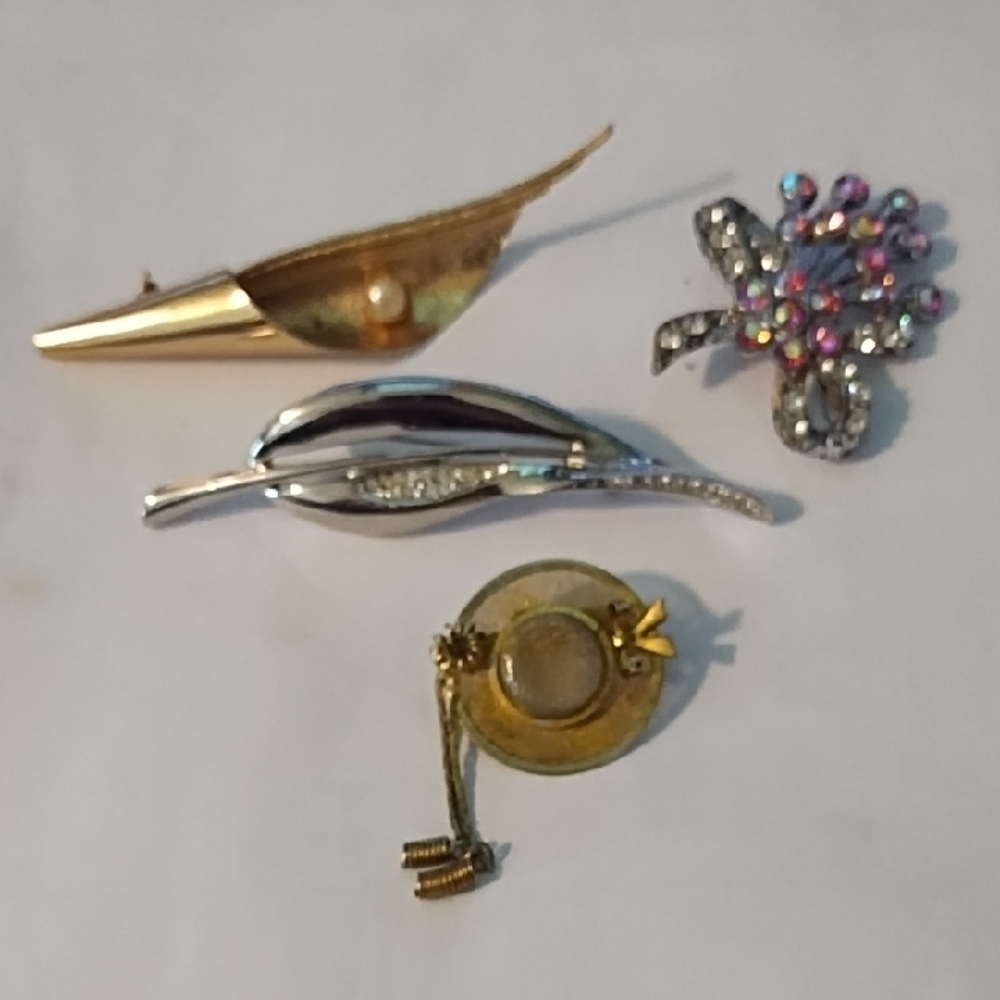 Elegant Gold and Silver Brooch Set